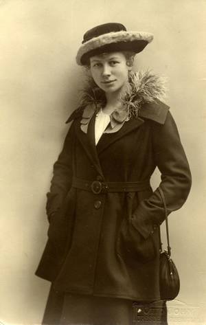 1940s German Girl - These beautiful portrait pictures show what German girls looked from the  1930s and early 1940s.