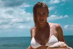 lady bee naked beach - Daniel Craig's daughter dubbed 'Bond girl' and 'goddess' as she recreates  iconic scene - Daily Star