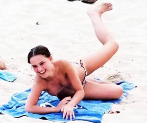natalie topless beach bikini - Natalie Portman en Topless