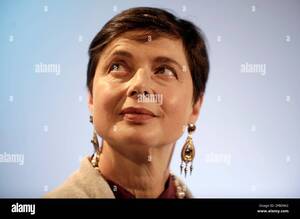 Northern Italian Porn - Italian actress Isabella Rossellini during the presentation of her book  'Green Porno' in Hamburg, northern Germany, Friday, Oct. 9, 2009. (AP  Photo/Axel Heimken Stock Photo - Alamy