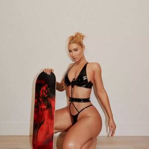 Iggy Azalea Real - Iggy Azalea hits out at 'broke' fans who 'can't afford' Â£22 OnlyFans  subscription fee - Daily Star