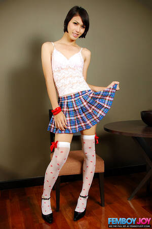 hard dick tranny in skirt - 