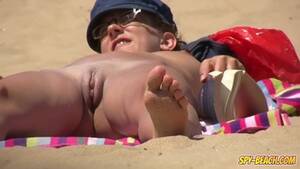 hot beach clit - Stunning Hottie Shows Juicy Slit And Clit On The Beach