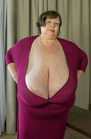 karola enormous natural boobs - Multiple penis man