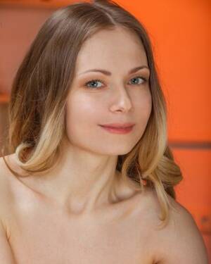 bald teen boobs - Leggy barefoot babe flaunting big teen tits and bald cunt for glamour shoot  Porno Fotos, XXX Fotos, Imagens de Sexo #2534048 - PICTOA