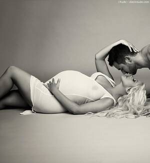 christina aguilera pregnant naked - Christina Aguilera Nude Pregnant And Breasts Out In V - Photo 3 - /Nude