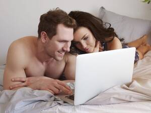 Husband And Wife Watch Porn Together - Study finds couples who watch porn together have happier relationships :  r/psychology