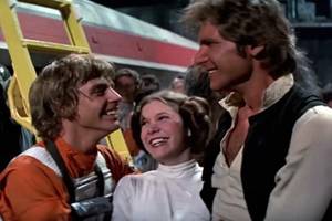 Luke Carrie Fisher Porn - Biggest Failure of New 'Star Wars' Era Is Not Reuniting Leia, Luke and Han  (Commentary)