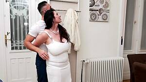 Arab Mother Sexy - Arab mom sure feels like smashing some younger inches in her ass - Hell Moms