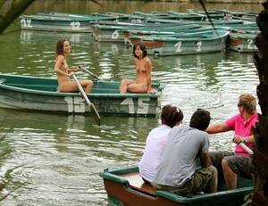 naked girls on a boat - Happy embarrassed naked girls in a boat Porn Pic - EPORNER