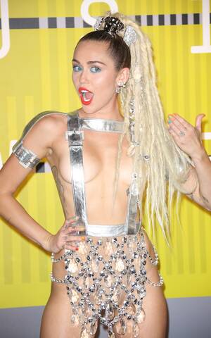 Miley Cyrus Porn Fucking - Miley Cyrus announces naked performance