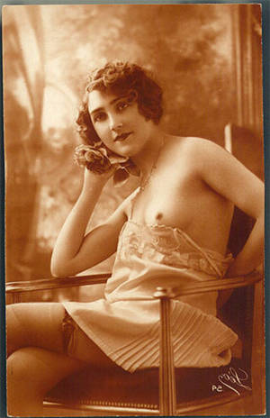 nude actress playing vintages cards - 