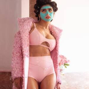 arab nude small tit girls - Keeping up with Mia Khalifa | Evening Standard