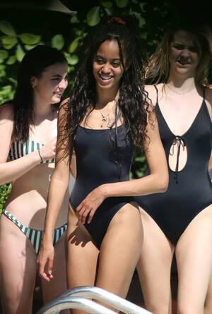 Malia And Sasha Porn - Sasha and Malia Obama: 29 Photos of Them Growing Up