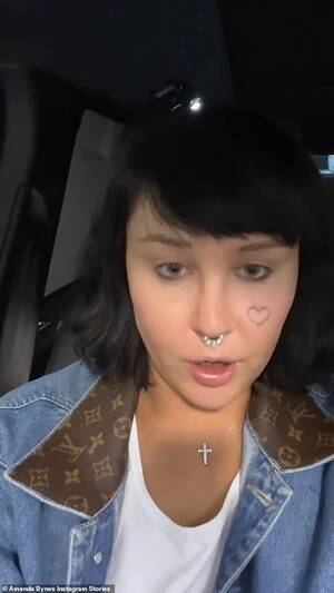 Amanda Bynes Tits - Amanda Bynes DENIES that a recent nude photo of a woman in a bathtub  circulating on Twitter is her | Daily Mail Online