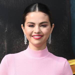 cum shot hentai selena gomez - Everyone loves Selena Gomez's non-Photoshopped bikini pictures