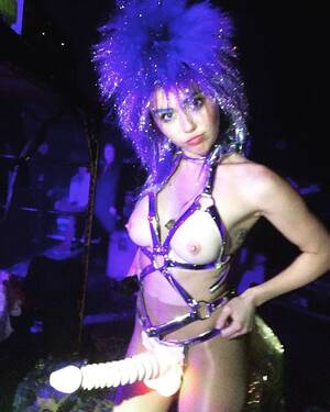Miley Cyrus Porn Parody Cassidy - Dlisted miley cyrus performed with a big dick last night Miley cyrus dildo  porn ...