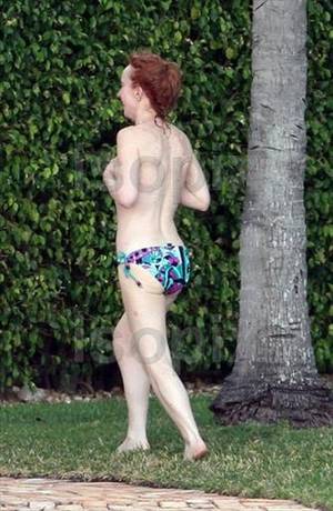kathy griffin upskirt pussy - Comedian Kathy Griffin Dances Topless By A Road In Miami Candid Photos |  jonny 2 names