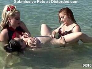 lesbian sex on rocky beach - Threesome beach FREE SEX VIDEOS - TUBEV.SEX