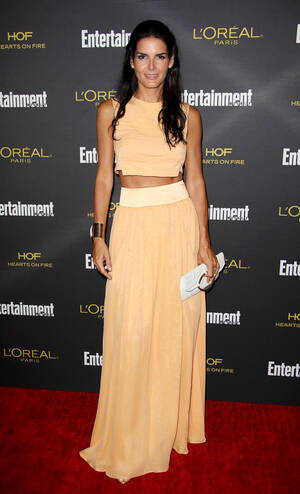 Angie Harmon Porn - Hottest Celebs Over 40