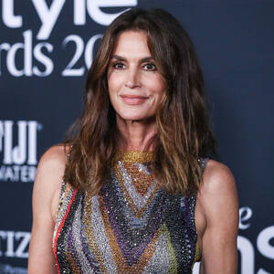 Cindy Crawford Porn Sextape - Cindy Crawford Poses In Bed Wearing Black Lingerie And Proves She's Aging  Like Fine Wine - SHEfinds