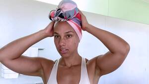 Alicia Keys Sex Porn - Watch Alicia Keys's Guide to Wellness-Inspired Beauty, From How She Wraps  Her Hair to the Skin-Care Secret That Gives Her That Glow | Beauty Secrets  | Vogue