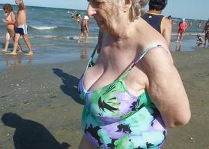 Beach Granny Porn - Granny on the beach Porn Pics #23637432