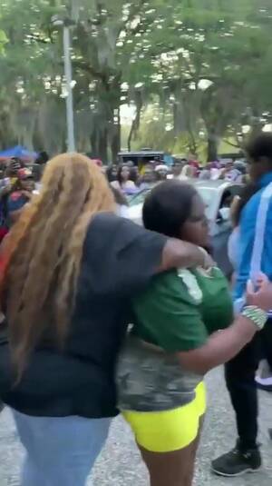 black girl street fight - Black Girls Fighting (non-nude) - ThisVid.com