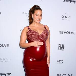 Ariana Grande Porn Gloves - Halloween 2019: 'Twilight Zone' Ariana Grande, Halsey as Marilyn Manson