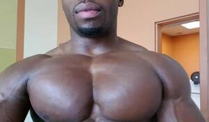 Big Black Muscular Gay Porn - SUPERMUSCULAR BLACK BODYBUILDER - ThisVid.com