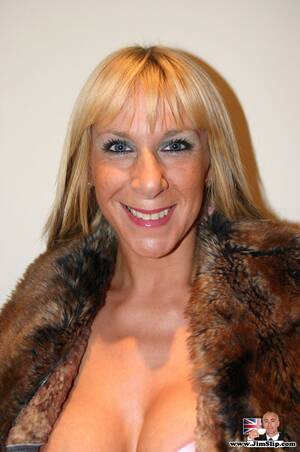 Busty British Mature Hd - Busty British mature stree - XXX Dessert - Picture 3