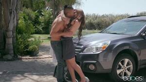 car needs fix - Free HD She needs her car fixed, he needs his cock sucked Porn Video