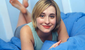 Allison Mack Porn - Allison Mack, actriz de Smallville, fue arrestada por participar en culto  sexual - The Couch