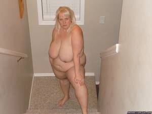 fat saggy boobs - Nude plump blonde displays her heaviest saggy breasts and fat ugly bottom