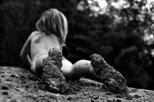 enature nudism naturism girls - Father's family photos capture the delightful chaos of youth: Digital  Photography Review