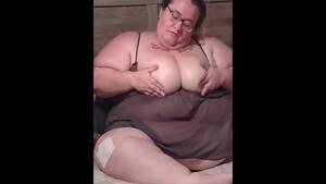 ddd bbw xxx - SSBBW GIVING HER HUGE 46 DDD TITS a RUB DOWN - Pornhub.com