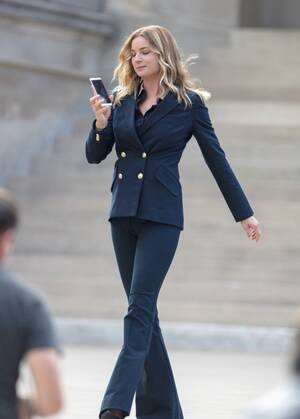 Emily Vancamp Porn - Coming out of my cave and... oh wow, it's bright â€” Emily VanCamp as Sharon  Carter on the set of The...