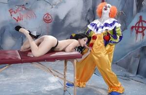 Clown Getting Blowjob - Clown Blowjob Porn Pics & Naked Photos - PornPics.com