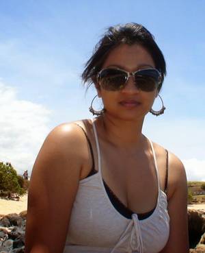 desi hot beach girls - Beautiful Indian Desi Hot Housewife On Beach Pictures
