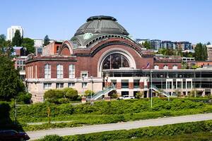 Blackmail Aunt Porn - Man Who Blackmailed Girls to Send Explicit Images Is Sentenced to 20 Years  - The New York Times