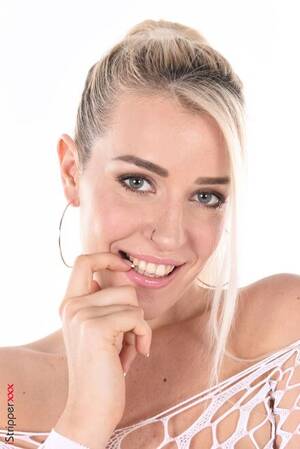 Italian Blonde Porn - Busty Italian blonde MARICA CHANELLE hot porn pictures Pornstar gallery -  Blonde-Babe-Marica-Chanelle-with-Pierced-Nipples-Wearing-Bodystocking-6 Porn  Pic - EPORNER