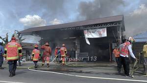 nicki minaj ass lesbian hentai - KEBAKARAN KIOS PERTAMINI TERJADI, SAAT MOMEN PERINGATAN HUT KE 78 RI DI  TANAH PRIUK - Damkar Kabupaten Paser