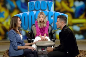 kelly ripa nylon feet - Kelly Ripa and Mark Consuelos Get Freaky on 'Live' With Sensual Foot  Massages: â€œGet Ready, All You WikiFeet Weirdosâ€ | Decider