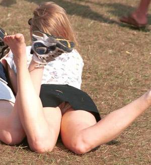 accidental upskirt voyeur - kelly ripa upskirt pics