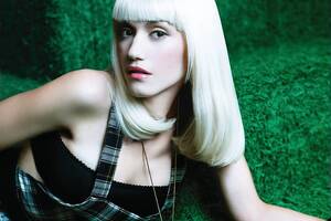 Gwen Stefani Pussy Porn - Toddler Posts Nude Photo of Mom to Snapchat