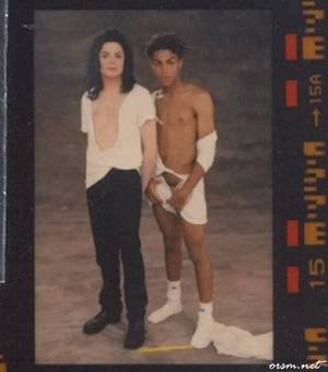 Michael Jackson Porn Art - This Was The Photo That Initially Raised A Red Flag For The Prosecution --  But
