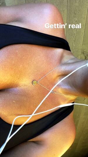 Boob Sweat Porn - Boob sweat Foto Porno - EPORNER