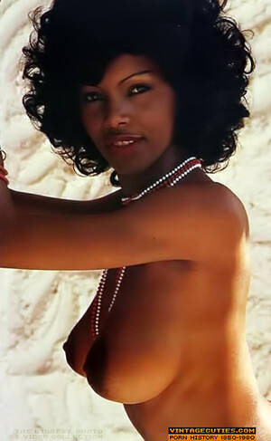 classic ebony nudes - Irresistible ebony retro stunner posing in - XXX Dessert - Picture 5