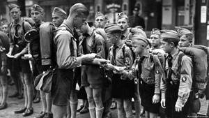 Boys Hitler Youth Camps Sex - 1945: Youth in ruins â€“ DW â€“ 06/21/2014