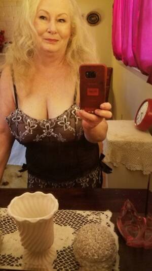 70 Year Old Woman Does Porn - 70 Year Old Pornstar Michelle Hardenbrook - Massive List of Niche Porn Sites